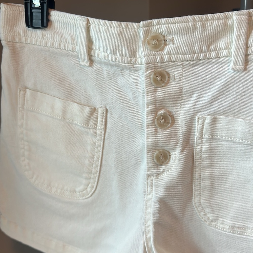 GAP Shorts - Picture 3 of 7